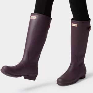 Hunter original tall rain boots women’s size 6 matte purple (box included)